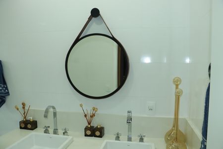 Casa de condomínio para alugar com 355m², 3 quartos e 5 vagasBanheiro da Suíte