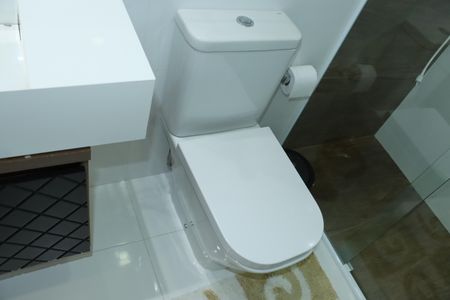 Casa de condomínio para alugar com 355m², 3 quartos e 5 vagasBanheiro da Suíte 2