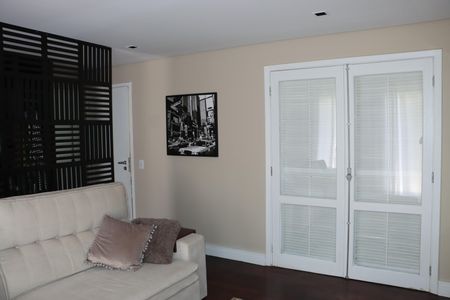 Casa de condomínio para alugar com 355m², 3 quartos e 5 vagasSuíte