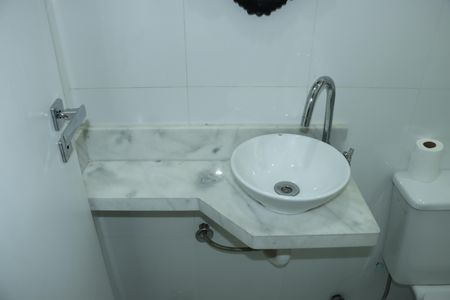 Casa de condomínio para alugar com 355m², 3 quartos e 5 vagasBanheiro Social