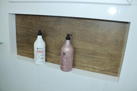 Casa de condomínio para alugar com 355m², 3 quartos e 5 vagasBanheiro da Suíte 2