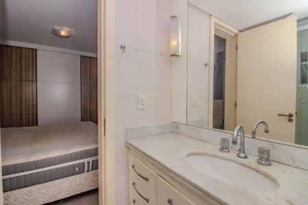 Apartamento à venda com 68m², 1 quarto e 2 vagasBanheiro da Suíte