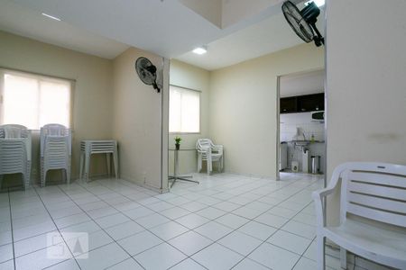 Apartamento para alugar com 43m², 2 quartos e sem vagaÁrea comum - Salão de festas