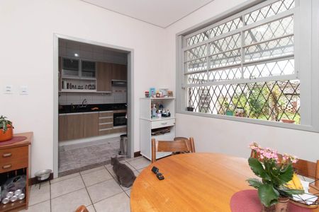 Casa à venda com 300m², 3 quartos e 3 vagasCozinha e Área de Serviço