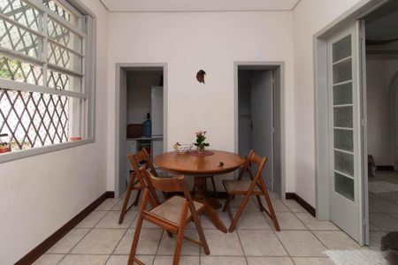 Casa à venda com 300m², 3 quartos e 3 vagasCozinha e Área de Serviço