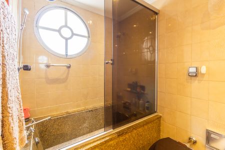 Apartamento à venda com 168m², 4 quartos e 2 vagas Apartamento à venda com 168m², 4 quartos e 2 vagasBanheiro da Suíte