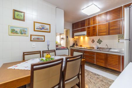 Apartamento à venda com 168m², 4 quartos e 2 vagas Apartamento à venda com 168m², 4 quartos e 2 vagasCozinha
