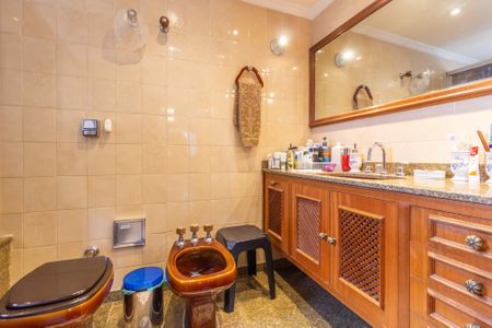 Apartamento à venda com 168m², 4 quartos e 2 vagas Apartamento à venda com 168m², 4 quartos e 2 vagasBanheiro da Suíte