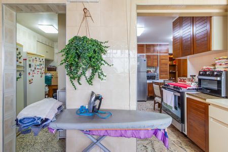 Apartamento à venda com 168m², 4 quartos e 2 vagas Apartamento à venda com 168m², 4 quartos e 2 vagasÁrea de serviço