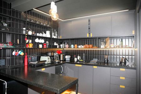 Apartamento para alugar com 211m², 3 quartos e 3 vagasCozinha e Área de Serviço