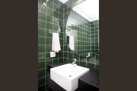 Apartamento para alugar com 211m², 3 quartos e 3 vagasBanheiro 1