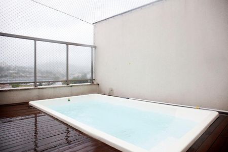 Apartamento para alugar com 211m², 3 quartos e 3 vagasTerraço