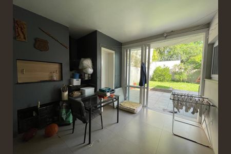 Casa à venda com 120m², 3 quartos e 3 vagas Casa à venda com 120m², 3 quartos e 3 vagasÁrea comum - Churrasqueira