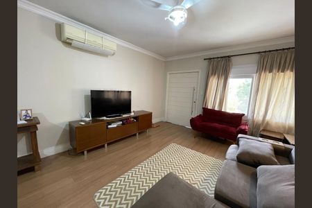 Casa à venda com 120m², 3 quartos e 3 vagas Casa à venda com 120m², 3 quartos e 3 vagasSala de TV