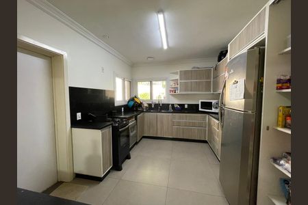 Casa à venda com 120m², 3 quartos e 3 vagas Casa à venda com 120m², 3 quartos e 3 vagasCozinha - Armários