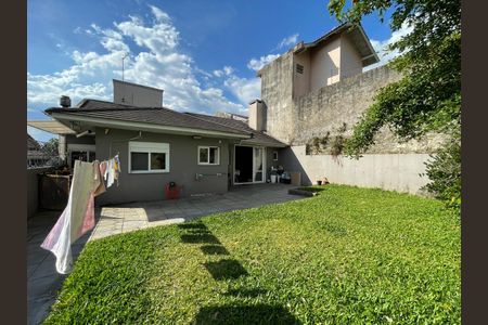 Casa à venda com 120m², 3 quartos e 3 vagas Casa à venda com 120m², 3 quartos e 3 vagasQuintal