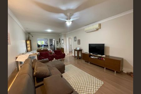 Casa à venda com 120m², 3 quartos e 3 vagas Casa à venda com 120m², 3 quartos e 3 vagasSala de TV