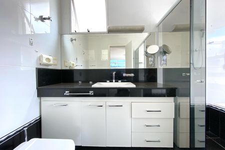 Apartamento para alugar com 300m², 4 quartos e 2 vagasBanheiro da Suíte 2