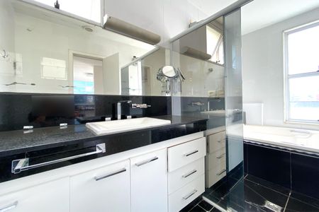 Apartamento para alugar com 300m², 4 quartos e 2 vagasBanheiro da Suíte 2