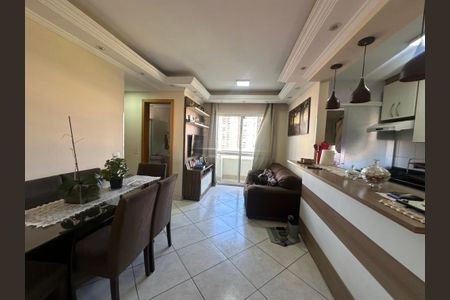 Sala de apartamento à venda com 2 quartos, 58m² em Jardim Tupanci, Barueri