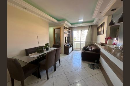 Sala de apartamento à venda com 2 quartos, 58m² em Jardim Tupanci, Barueri