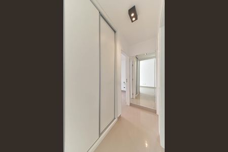 Apartamento à venda com 67m², 2 quartos e 1 vagaCorredor