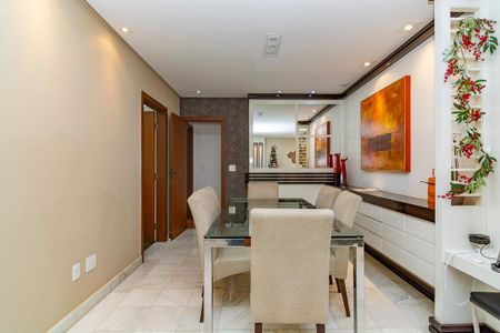 Apartamento à venda com 100m², 3 quartos e 2 vagasSala