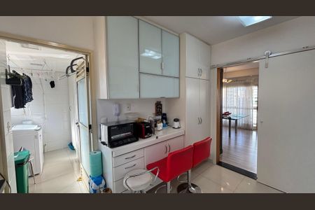 Apartamento à venda com 115m², 4 quartos e 4 vagas Apartamento à venda com 115m², 4 quartos e 4 vagasCozinha