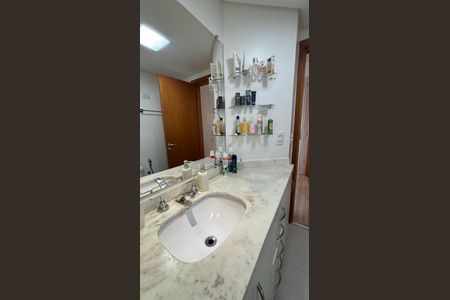 Apartamento à venda com 115m², 4 quartos e 4 vagas Apartamento à venda com 115m², 4 quartos e 4 vagasBanheiro da Suíte 1