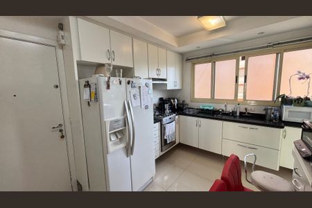Apartamento à venda com 115m², 4 quartos e 4 vagas Apartamento à venda com 115m², 4 quartos e 4 vagasCozinha