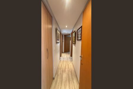 Apartamento à venda com 115m², 4 quartos e 4 vagas Apartamento à venda com 115m², 4 quartos e 4 vagasCorredor