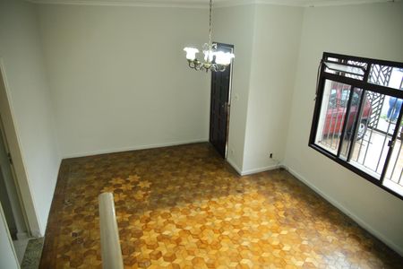 Casa à venda com 148m², 3 quartos e 2 vagasSala