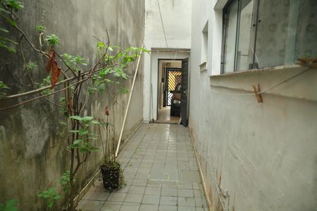 Casa à venda com 148m², 3 quartos e 2 vagasCorredor lateral 