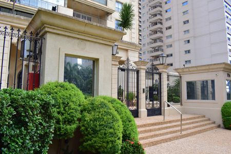 Apartamento para alugar com 217m², 4 quartos e 4 vagasFachada e portaria