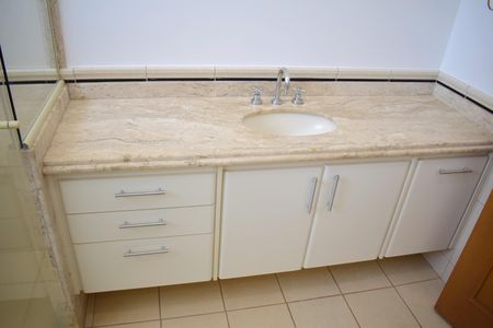 Apartamento para alugar com 217m², 4 quartos e 4 vagasBanheiro da Suíte 1