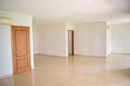 Apartamento para alugar com 217m², 4 quartos e 4 vagasSala