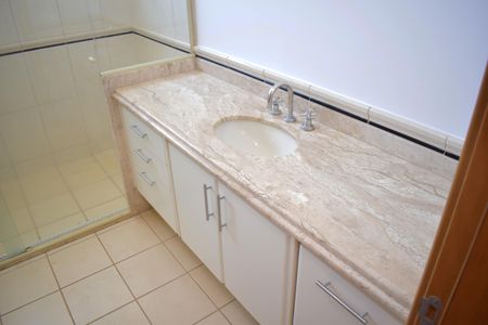 Apartamento para alugar com 217m², 4 quartos e 4 vagasBanheiro da Suíte 1