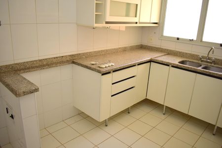Apartamento para alugar com 217m², 4 quartos e 4 vagasCozinha - Armários