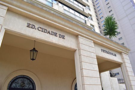 Apartamento para alugar com 217m², 4 quartos e 4 vagasFachada e portaria