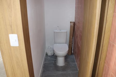 Casa de condomínio para alugar com 450m², 4 quartos e 6 vagasLavabo 