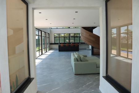 Casa de condomínio para alugar com 450m², 4 quartos e 6 vagasSala