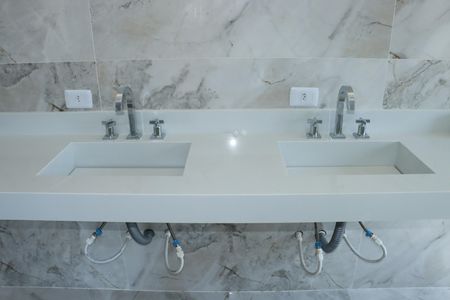 Casa de condomínio para alugar com 450m², 4 quartos e 6 vagasBanheiro da Suíte 3