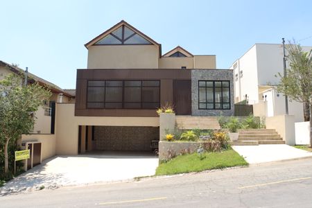 Casa de condomínio para alugar com 450m², 4 quartos e 6 vagasFachada