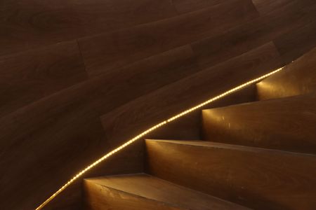 Casa de condomínio para alugar com 450m², 4 quartos e 6 vagasEscada