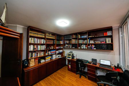 Casa à venda com 278m², 6 quartos e 5 vagasQuarto 4