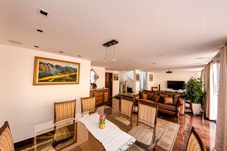 Sala de casa à venda com 6 quartos, 278m² em Jardim Avelino, São Paulo