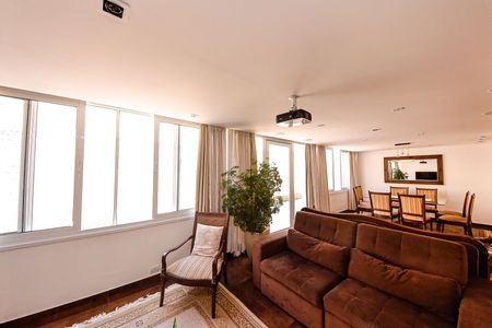 Casa à venda com 278m², 6 quartos e 5 vagasSala