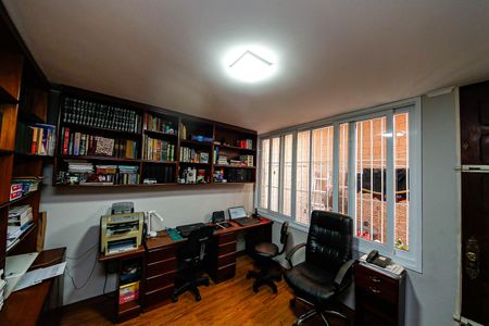 Casa à venda com 278m², 6 quartos e 5 vagasQuarto 4