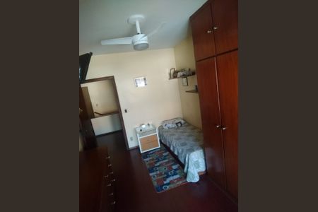 Casa à venda com 380m², 4 quartos e 5 vagas Casa à venda com 380m², 4 quartos e 5 vagasQuarto