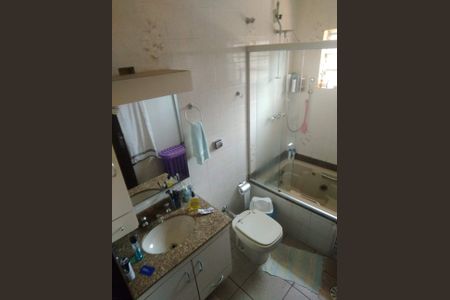 Casa à venda com 380m², 4 quartos e 5 vagas Casa à venda com 380m², 4 quartos e 5 vagasBanheiro